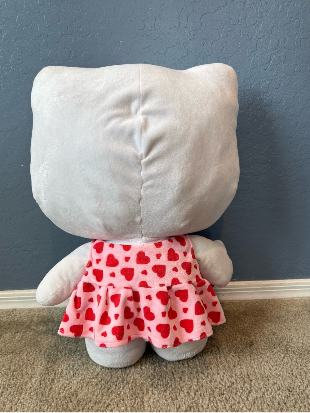 Hello Kitty Valentine 19 inch Plush - Picture 4 of 8
